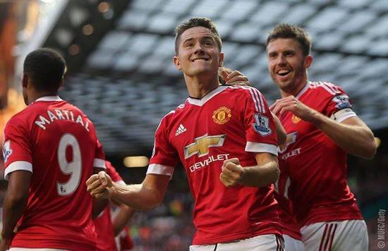 通过与球迷 通过与球迷